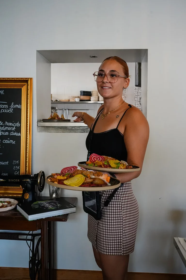 Serveuse bistro La Pallice