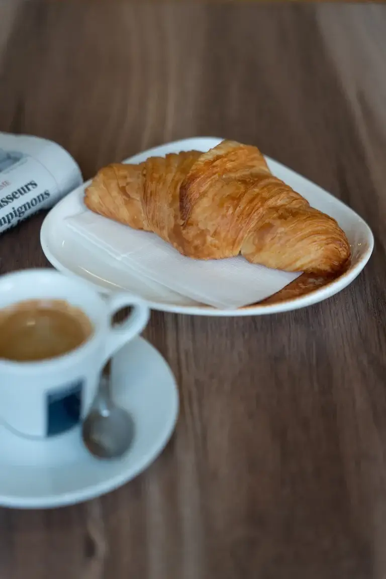 Café du matin au bistro Suzanne La Pallice